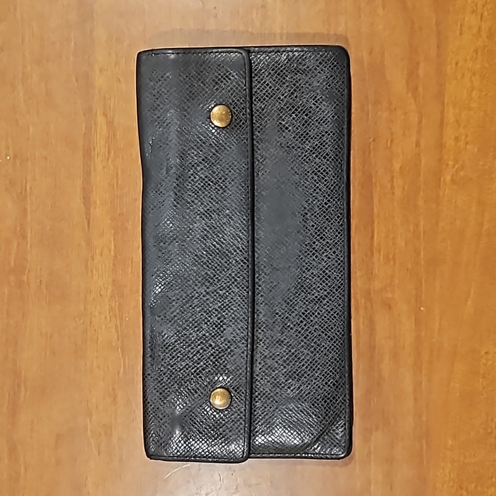 Louis Vuitton Rare Taiga Black Wallet